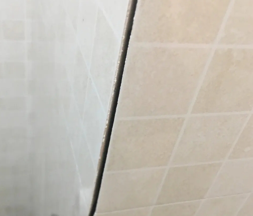 巴林左瓷砖空鼓维修公司分享阳台瓷砖脱落的修复过程可以分为以下几个步骤